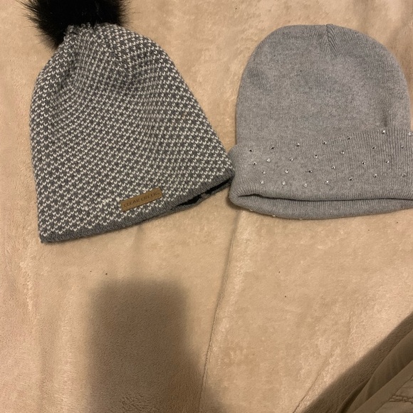 A brand new skirt and 2 give away hats 👒 for 🍃Free🍃 - Picture 6 of 6